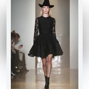 Cushnie et Ochs Black Lace Long Sleeve Tiered Mini Dress Sz 4 Glam Goth
